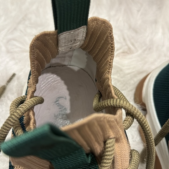 SIA Collective Culture Vulture Chicken and Broccoli Colorway size 11 pre-owned.